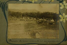 Boiada de carro comendo sal no acampamento de Naian