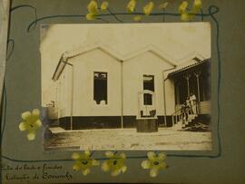 Vista do lado e fundos: estação de Corumbá