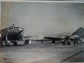 Fotografia de aeronaves da Panair do Brasil S. A. estacionadas