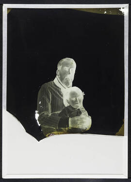 [Retrato do Conselheiro Ferreira Viana em companhia de seu neto Paulo José Pires Brandão]