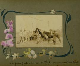 Grupo em frente à barraca do Chefe: acampamento de Bella Vista [Bela Vista]