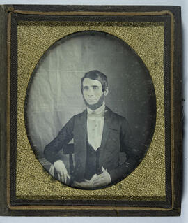 [Retrato de homem não identificado]